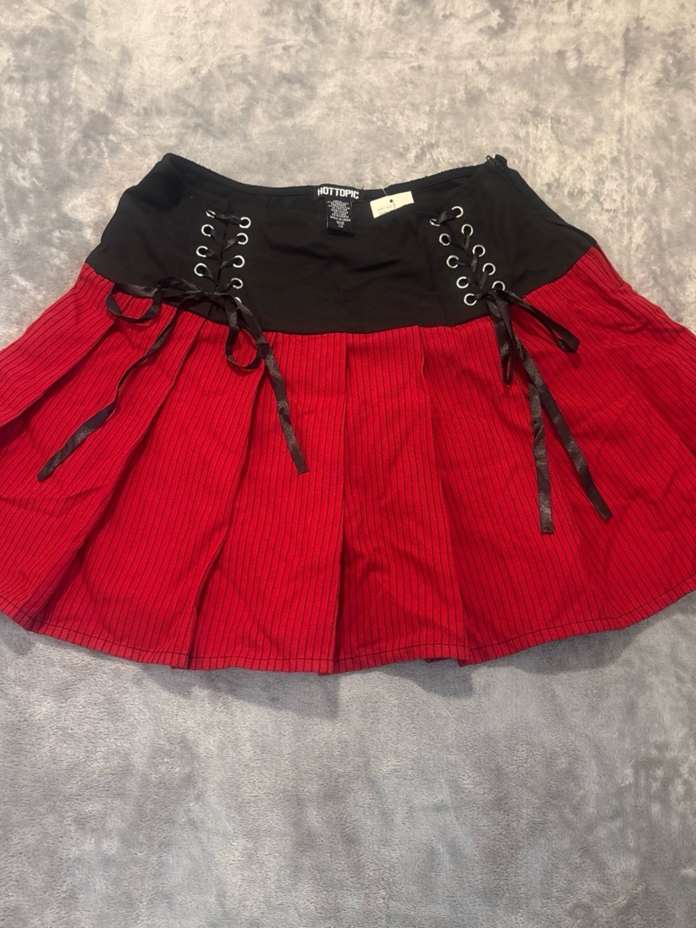 Hot Topic Black Waistband Red Pleated Lace Up Skirt size L Dark Academia Goth
